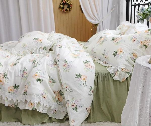 Bettwäsche-Sets im amerikanischen Stil, pastorales Set, luxuriöses Bett aus ägyptischer Baumwolle, Blumendruck, Prinzessin, Spitze, Bettbezug, Rock, Kissenbezüge