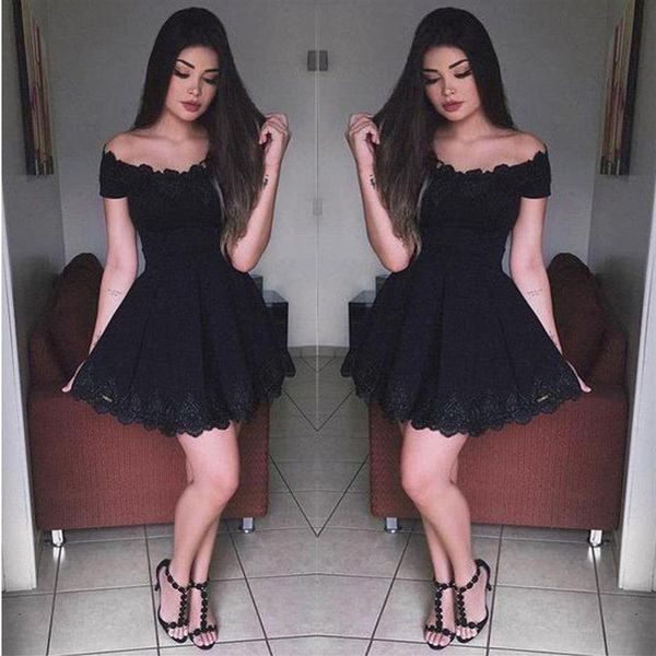 Ultimi disegni Abitino nero con spalle scoperte Abiti da cocktail Appliques in pizzo A-line Short Homecoming Graduation Dress Party 258S