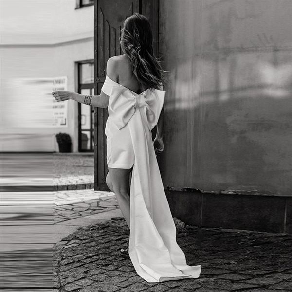 2021 Vestidos de noiva de bainha curta simples com grande laço nas costas sexy ombro de fora branco marfim cetim vestidos de noiva ao ar livre Graden Beach B289E