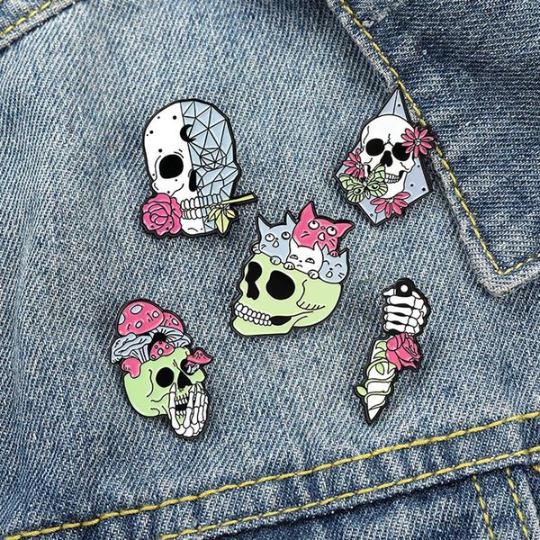 Broches Cogumelo Caveira Série Rosa Pins Liga Pintura Gato Flores Colar Distintivo Para Presente de Halloween Esqueleto Mochila Roupas Vestir2275