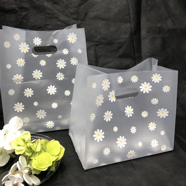 Hediye Sargısı 50pcs Daisy Flower Plastik Hediye Çantası Tutamaklı Noel Düğün Partisi Hediye Çantası Şeker Pastası Ambalaj Çantası 230720