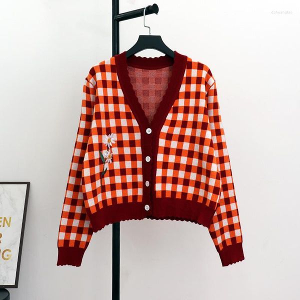 Maglia da donna Primavera Autunno Plaid Maglione rosso Cardigan corto lavorato a maglia con scollo a V Cappotto dolce femminile Natale all'aperto