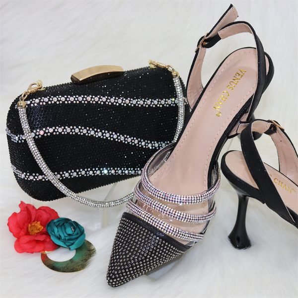 Scarpe eleganti Classico colore nero Pochette da donna alla moda africana con lo stesso stile Tacchi alti adatti per banchetti nuziali e pendolari 230720