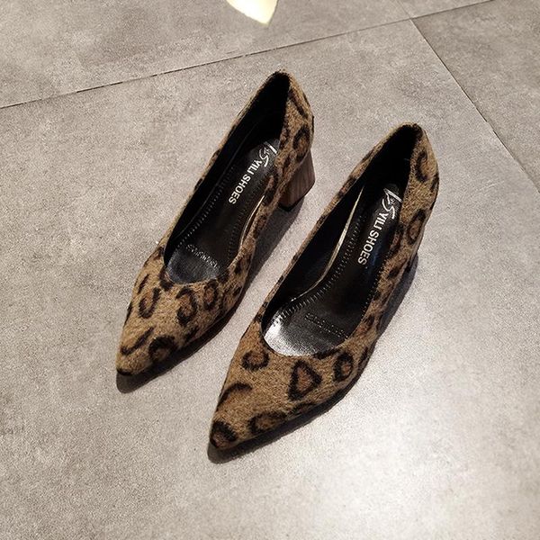 Stivali motivi leopardo spessi tacchi alti puntati di punta di scarpe da donna europea poco profonde.