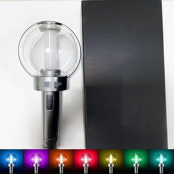 Bastoncini luminosi a LED Kpop EN Lightstick con Bluetooth Concert 7 colori Lampada a LED regolabile con carte Light Stick Fans Collection Toys 230720