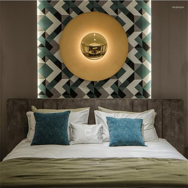 Duvar lambası Lüks Post Modern Tasarımcı Lambalar Banyo Dekorasyonlu Yatak Odası Yuvarlak Arka Plan Demir Parlak