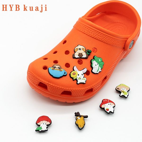 HYBkuaji benutzerdefinierte niedliche Sushi-Kawaii-Cartoon-Schuhanhänger Großhandel Schuhe Dekorationen PVC-Schnallen für Schuhe