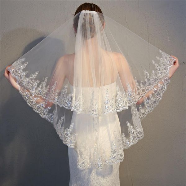 Novo Estilo Véu de Noiva Curto de Duas Camadas com Pente Encaixado Luxo Branco Marfim Lantejoulas Véus de Casamento com Borda de Renda 236V