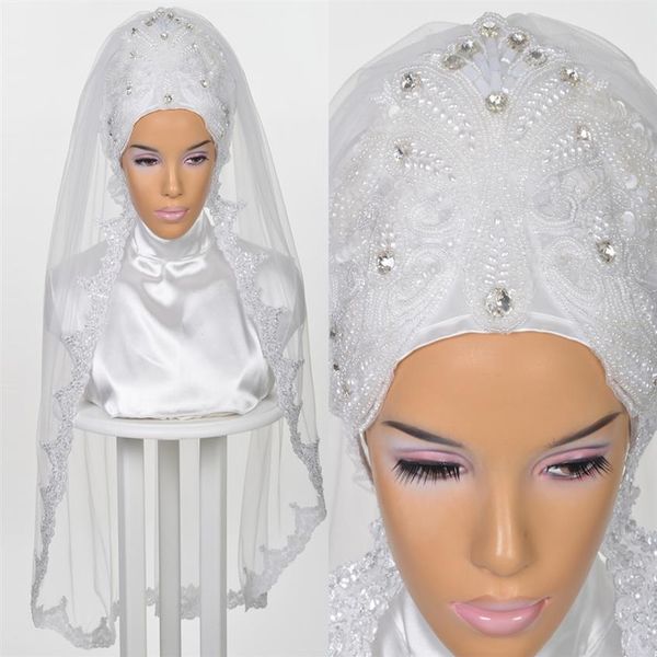 Hijab da sposa musulmano 2018 Perline strass Perle Tulle Veli da sposa in pizzo per le spose dell'Arabia Saudita Lunghezza del gomito su misura Brid238y