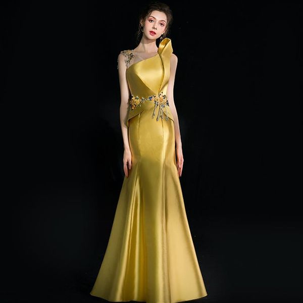 2023 Elegante goldene Pailletten-Meerjungfrau-Abschlussballkleider, einschultriger Ausschnitt, seitlich gespaltene Abendkleider, Satin, Sweep-Zug für besondere Anlässe Form294B