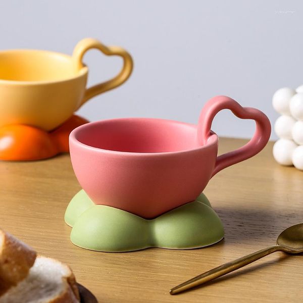 Tazze Piattini Tazza Per Il Tè Alto Livello Di Aspetto Qualità Del Caffè Ceramica Maniglia D'amore Colazione Moda Abbinamento Colore Coppia Regalo