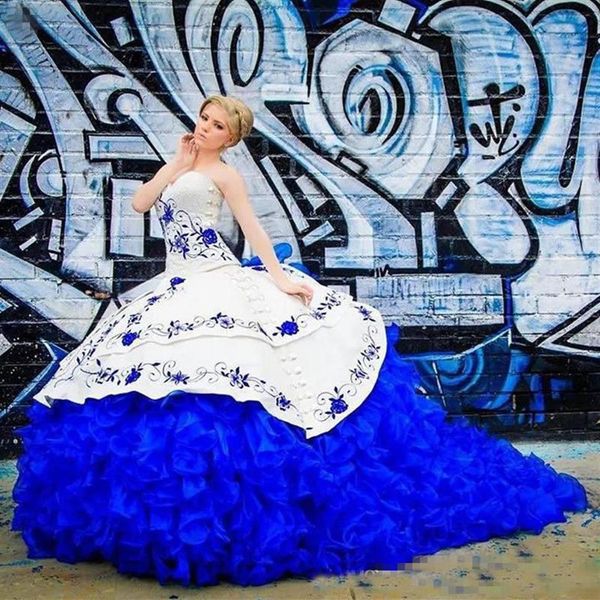 Vintage branco e azul royal bordados vestidos quinceanera vestido de baile com babados sem alças com cadarço doce 16 vestido de festa Ves213R