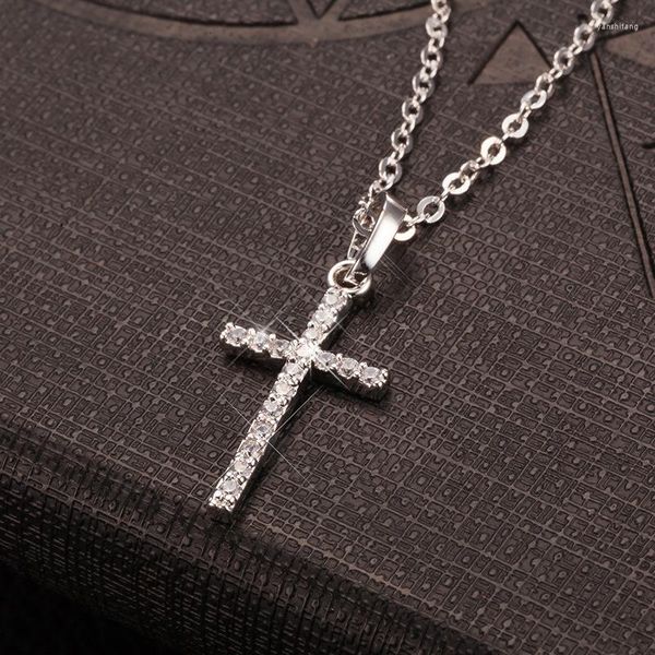 Catene Collana con ciondoli a croce Moda semplice Catena di metallo unisex Collana con pendente di Gesù in cristallo per gioielli da festa