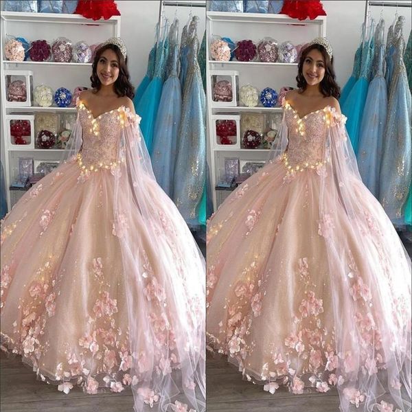 Romantisches errötendes rosa besticktes Quinceanera-Kleid 2021, Ballkleid mit Cape-Robe, 3D-Blumenblumen, Perlen, lang, gerüscht, süß, 15, P237q