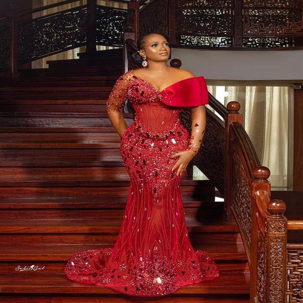 2022 Plus Size Arabo Aso Ebi Red Lussuoso abito da ballo a sirena Cristalli di perline Sheer Neck Evening Party formale Secondo ricevimento 304N