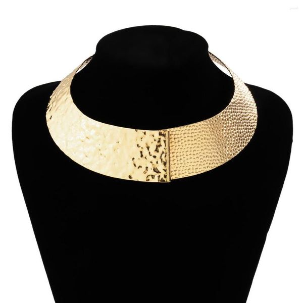 Choker-Damen-Schmuckzubehör, übertriebene Asymmetrie, dreidimensionales Wellen-Spleißen, goldene Farbe, Legierungs-Kragen-Halskette