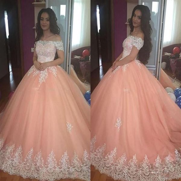 Peach Sweet 16 Quinceanera Dresses Sexy Off Shoulder Mangas Curtas Vestido de Baile Vestido de Baile com Apliques Espartilho Fofo 2020 vestidos 184U