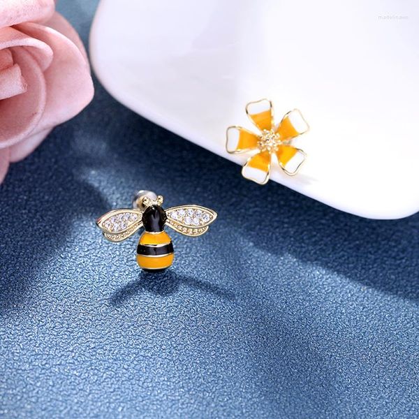 Ohrstecker Ankunft Niedliche kleine Emaille-Bienenblumen Asymmetrischer Ohrring für Frauen Modeschmuck Großhandel Ohrzubehör