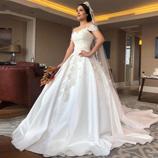 Vestido de baile princesa de cetim modesto Vestidos de noiva ombro a ombro 2020 Vestidos de noiva com aplicação de renda Dubai Vestidos árabes De Novia316i