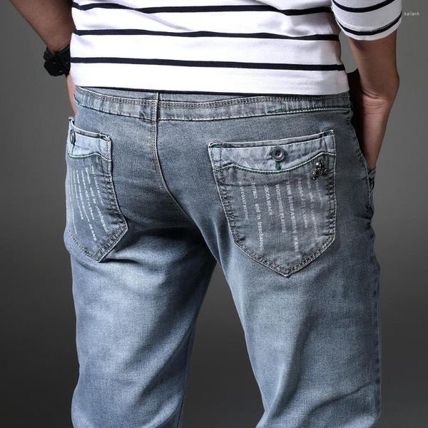 Jeans da uomo Taglia grande 2023 Primavera Plus Abbigliamento casual di marca Pantaloni larghi da uomo in denim grigio elasticizzato