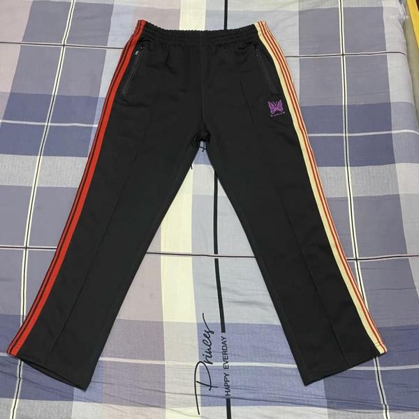 Мужские брюки красная контрастная лента ленты, иглы, вышитые штаны вышитые бабочки брюки для мужчин Женская одежда