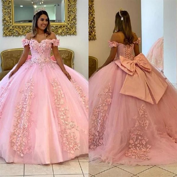 2023 Hellrosa Blumenblumen Spitze Quinceanera-Abschlussballkleider Tüll aus der Schulter mit großer Schleife, Korsettrücken, formelle Party, süß 16252O