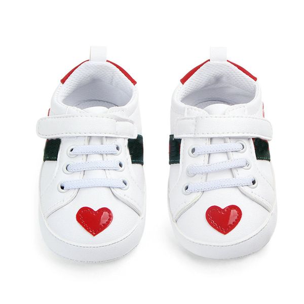 Baby First Walkers Designer Newborn Heart Print Sneakers Scarpe casual Suola morbida Prewalker Scarpe da bambino Sport 0-18 mesi