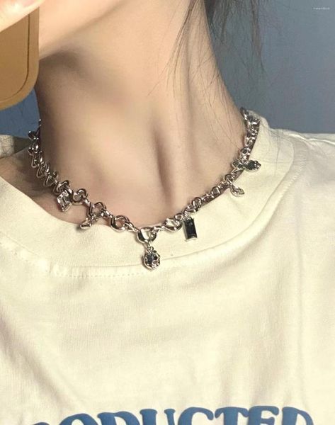 Cadenas Collar de acero de titanio Cadena de clavícula de diseño desmontable torcido para mujer