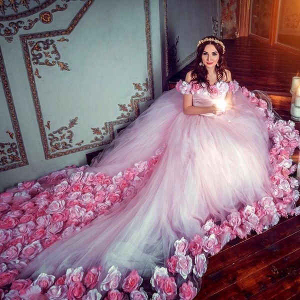 Abiti da sposa da ballo floreali da favola con fiori fatti a mano 3D Abiti da sposa glamour con spalle scoperte Abiti da sposa economici Tulle Bri2967