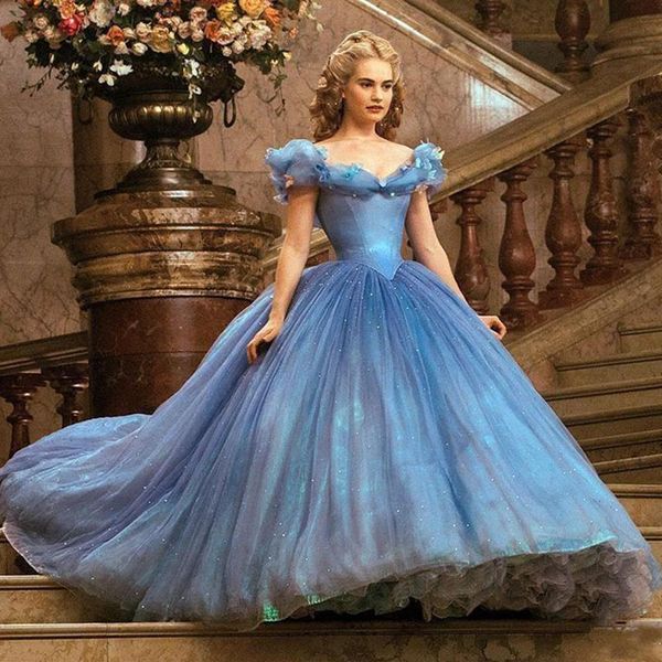 Romantico Cenerentola Quinceanera Abiti Off spalla Organza Sky Blue Sweet 16 Prom Dress Party Wear Cosplay Dress321N