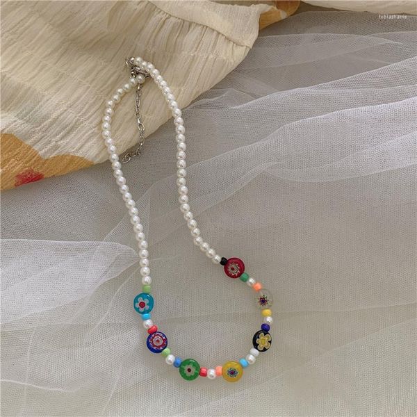 Catene Collana coreana retrò piccola margherita Accessori per fiori femminili Perle di vetro colorate Gioielli di colore di personalità di nicchia