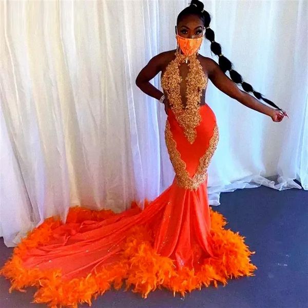 2023 Abiti da ballo a sirena con piume arancioni per ragazze nere Appliques in pizzo con scollo all'americana Abito da festa di compleanno senza schienale Lungo africano254u