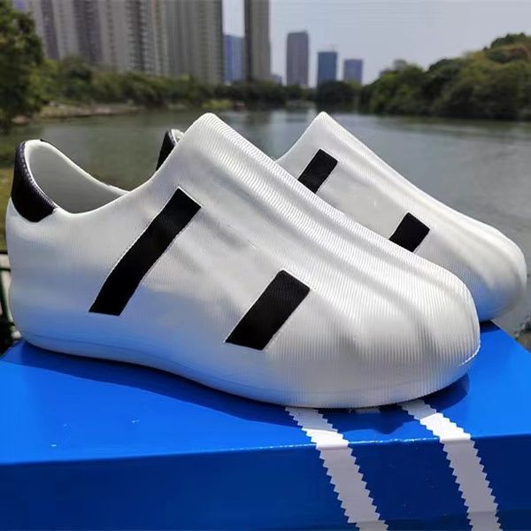 Coppia di sneakers classiche in schiuma con testa a conchigliaScarpe da corsa da donna per uomo bianco nero Sport Core Nero Cloud White Core Nero