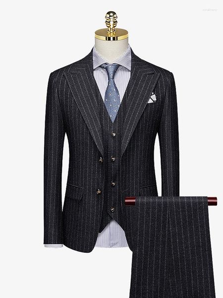 Мужские костюмы Deep Grey Stripe Men Set Blazer Vest Pant Wedding Groom Wear England Slim Fit Style Нормальный бизнесмен ежедневный костюм для вечеринок