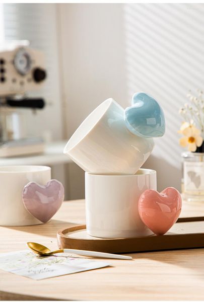 Чашки блюдцы 330 мл любви форма керамические кружки 1pcs Creative Chastrast Cup 3D Heart Form Coffee Дневная чашка для девочек подарки для ребенка