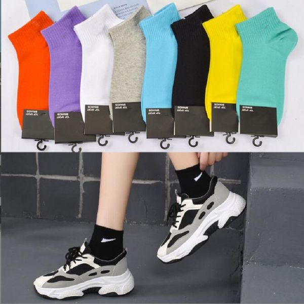 Großhandel Sport Socken Herren Damen Kurze Socken Reine Baumwolle 10 Farben Socken Buchstabe NK Print