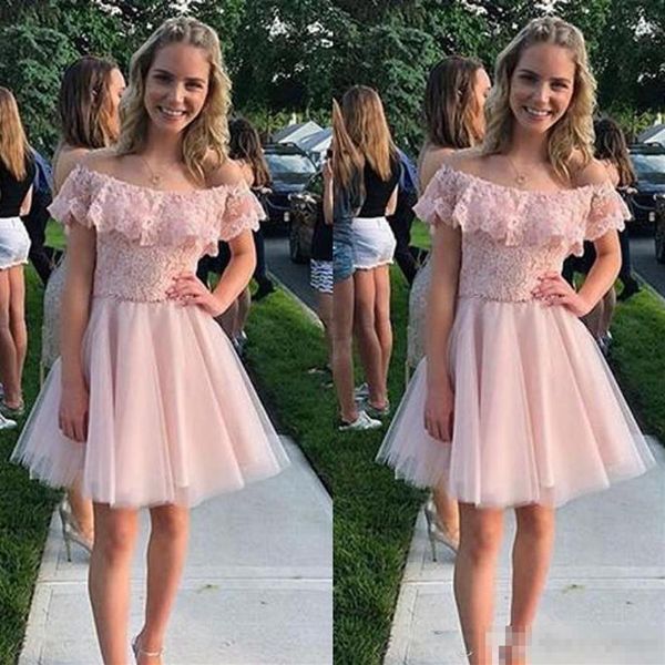 Pembe Homecoming Elbiseler Omuzdan Dantel Çırpma Tül Tül Kısa Mini Özel Yapımı Kokteyl Partisi Gowns Mezuniyet Resmi Giyim 3444z