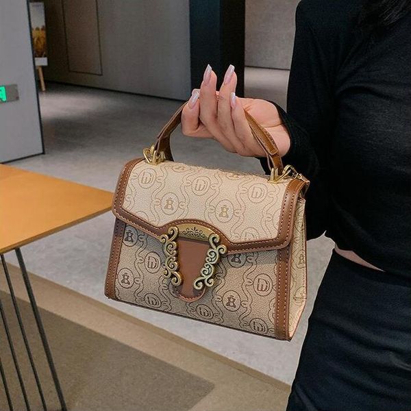 wholesale borse a tracolla da donna design di nicchia borsa classica stampata colore abbinato con fibbia intagliata portamonete per cellulare eleganti borse in pelle imbottita 2009