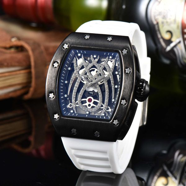 Novo relógio masculino designer de luxo recorte diamante aranha padrão multicolorido econômico clássico vintage movimento quartzo marcadores homem relógio