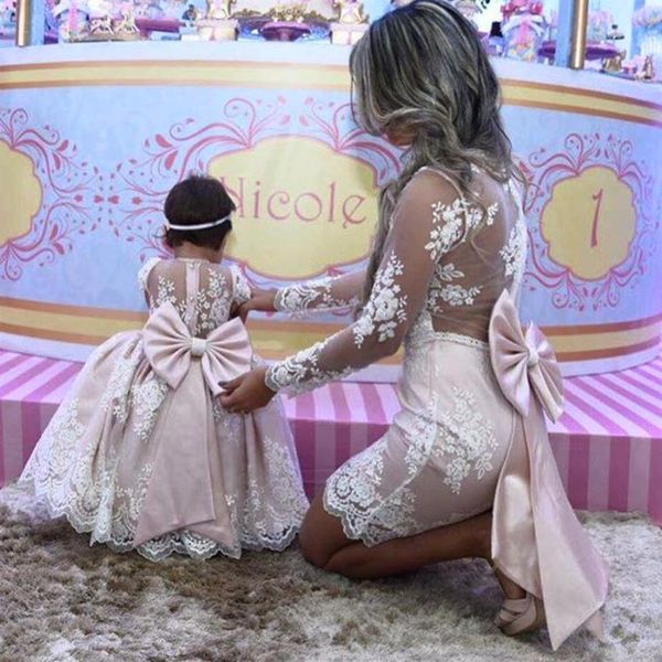 Mãe Filha Princesa Vestido de Baile de Renda Rosa Vestidos de Flor Manga Longa Mãe de Noiva Vestidos com Grande Laço290N