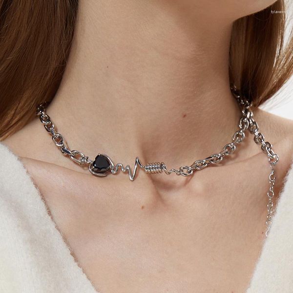 Anhänger Halsketten Trendy Frühling Schwarz Kristall Herz Halskette Für Frauen Kpop Choker Kreative Metall Kette Schlüsselbein Charme Schmuck Geschenk