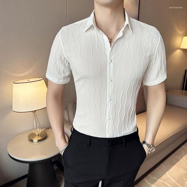 Camicie casual da uomo High End Wavy Stripes Camicia elegante da uomo Button Down Formal Business Camisa Masculina Manga Curta Summer Korean Slim Social