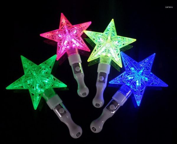 Decorazione per feste Bastoncini luminosi a LED Piccola stella a cinque punte Giocattolo luminoso Quattro colori Scava fuori i disegni Flash per la decorazione