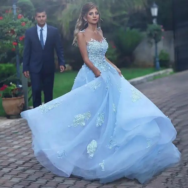 Vestidos de baile Sexy Backless Light Sky Blue Quinceanera Barato Designer 3D Flores Florais Tule Applique Frisado Noite Sweet 15 Vestido