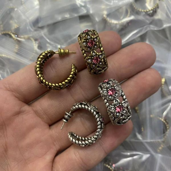 Alte Vintage Kupfer Schnitzerei Gänseblümchen Ohr Creolen Designer für Frauen Ohrstecker Brief Ohrring Schmuck Valentinstag Geschenk CGUE3 -03