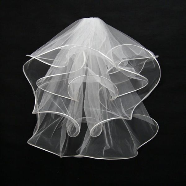 Strati bianchi perfetti Veli da sposa corti con bordo in nastro Grande onda Puffy Tulle Velo da sposa economico Accessorio da sposa I278V