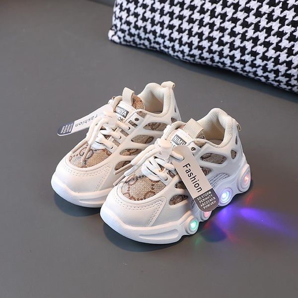 Детские кроссовки со светодиодной подсветкой на открытом воздухе, дышащие светящиеся кроссовки, повседневная обувь для маленьких девочек, спортивная прогулочная обувь, детская обувь для малышей