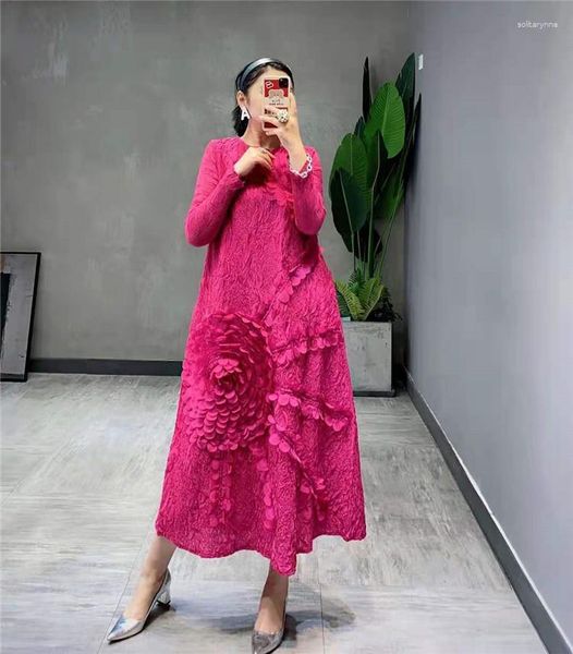 Vestidos casuais vestido plissado de alta qualidade 2023 primavera casaco de pele saia com bordado pesado rosa vermelho