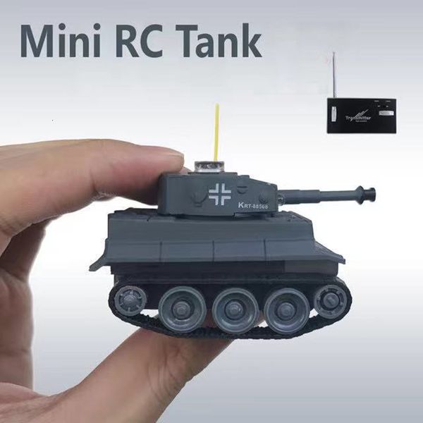 Elektro-/RC-Auto ElectricRC Car 4CH Mini RC Panzermodell Elektronisches ferngesteuertes Fahrzeug Tragbare Taschenpanzer Simulation Geschenke Spielzeug für Jungen 240314