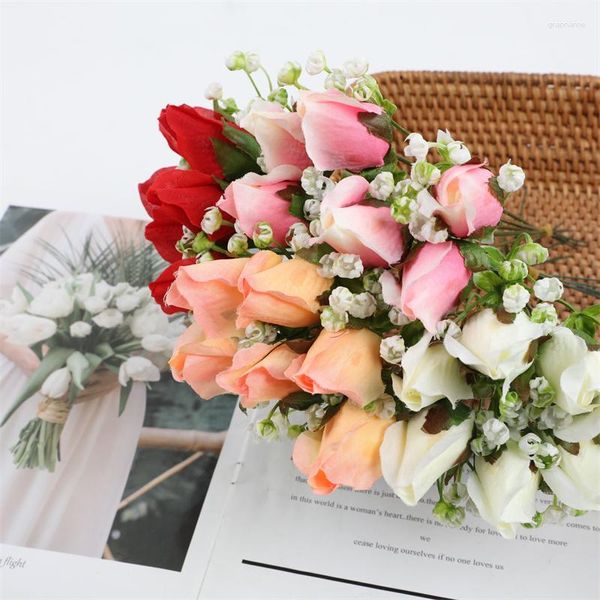 Fiori decorativi 6 pezzi Bouquet di fiori di rose di seta artificiale per la sposa di nozze che tiene la decorazione della tavola bianca rossa finta